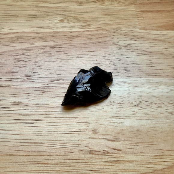 Black Obsidian Arrowhead - Picture 4 of 5